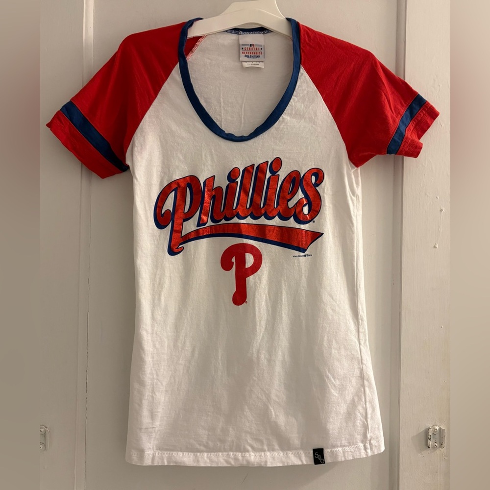 Philadelphia Phillies Womens Foil Logo Shirt 5th & Ocean V Neck Shirt Size S